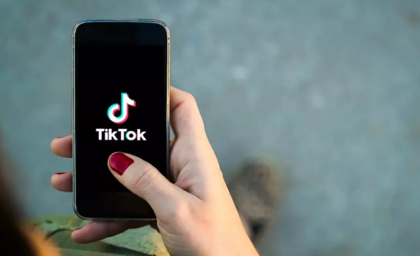 Screenshot of a short-video feed UI.